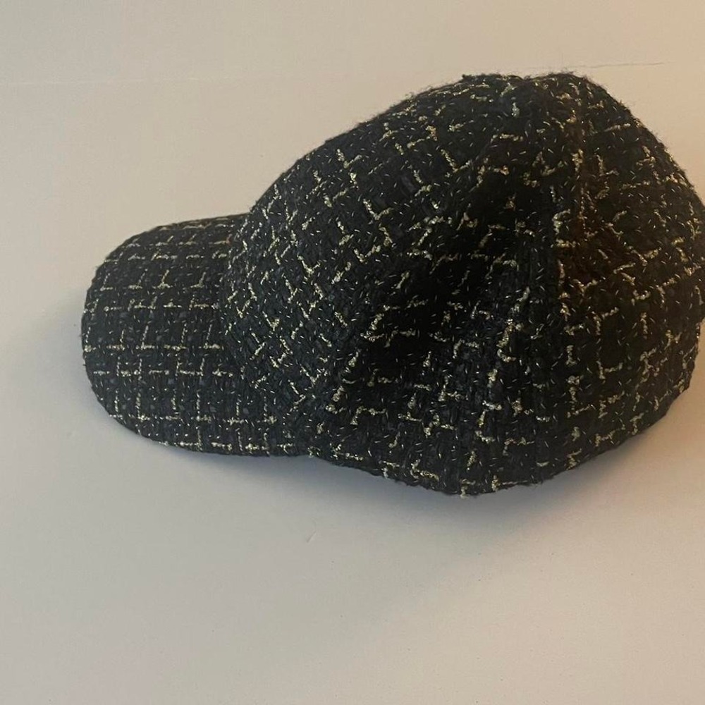 Wonderly tweed cap Black and gold adjustable cap. - Picture 3 of 5